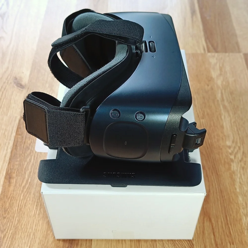 Samsung Gear VR set powered by Oculus